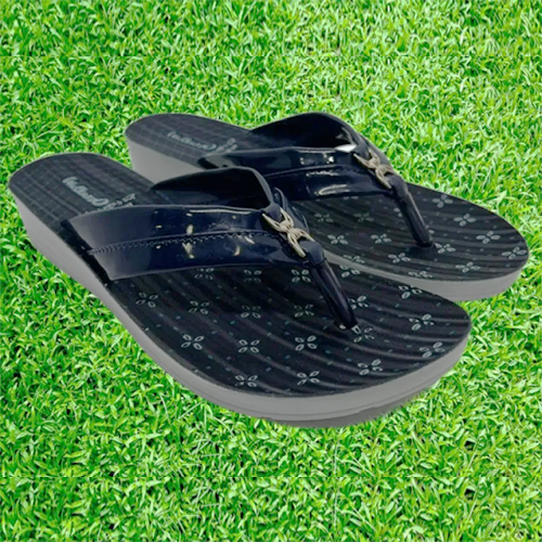 Walkaroo Ladies Casual and Confortable Grey sandal