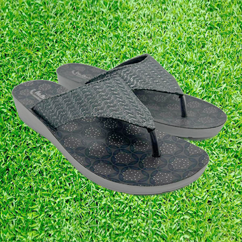 Walkaroo Ladies Fashionable and confortable Grey Sandal